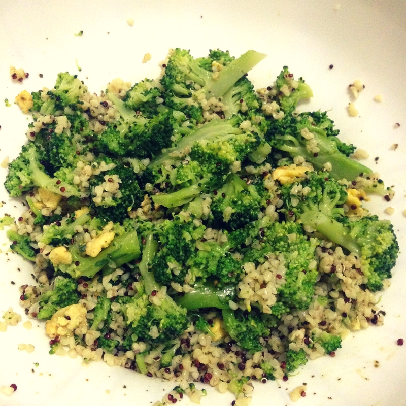 Insalata di quinoa, bulgur e broccoli